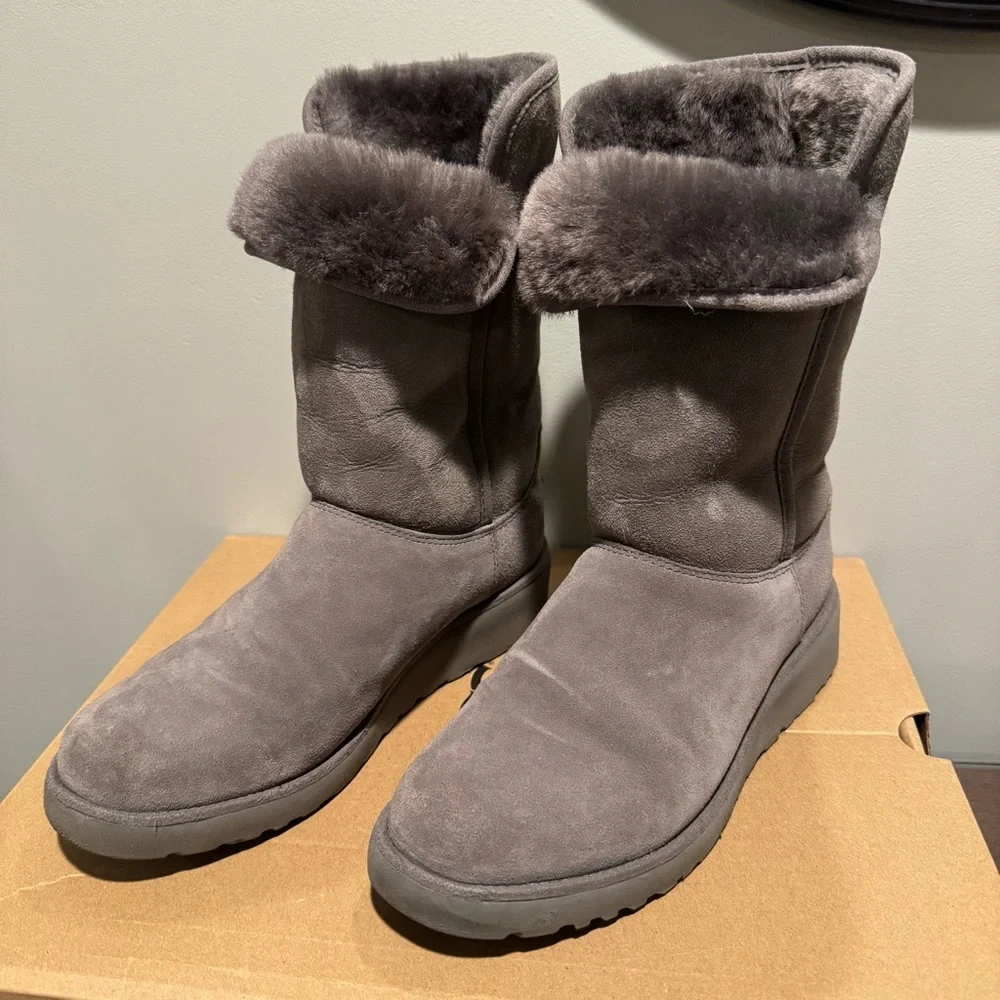 UGG Women's Amie Gray Suede & Fur Boots! Folds down! 7